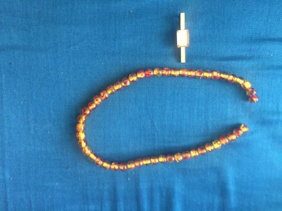 Бусы янтарные. Зажим для галстука