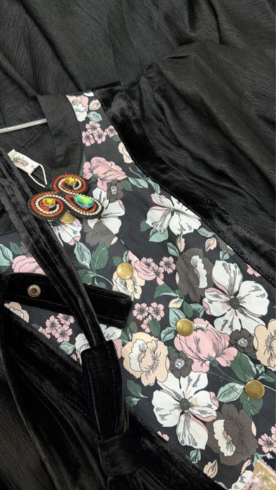 Платье  кирпи стоит 35.000 тенге