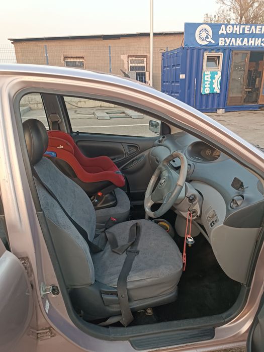 Продам машину toyota vitz