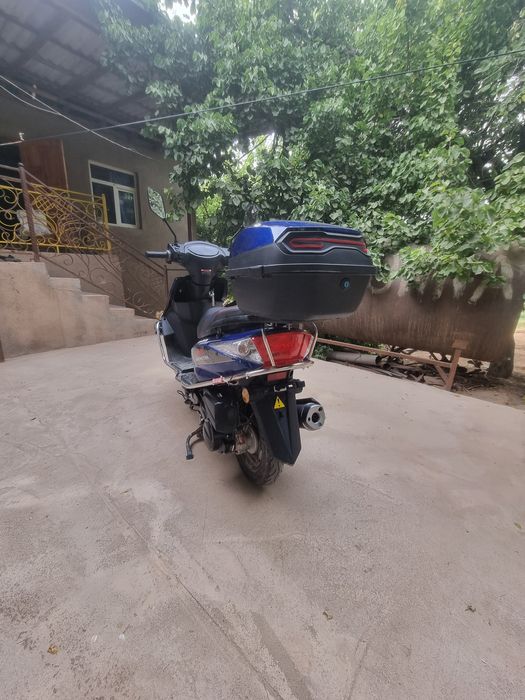 Skutr sotiladi.xolati yangi .qurulishga pul kerak.srochniy sotiladi.