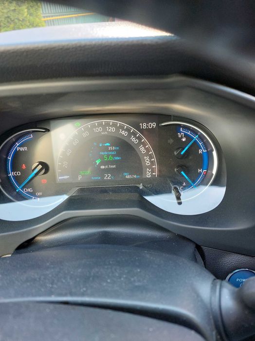 RAV4 an 2021 48700 km Hybrid 4x4 parcată doar în garaj