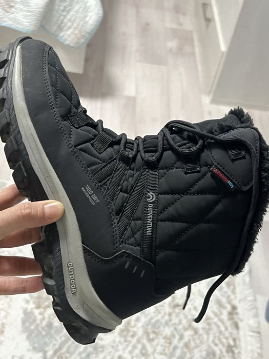 Продам ботинки спортивные