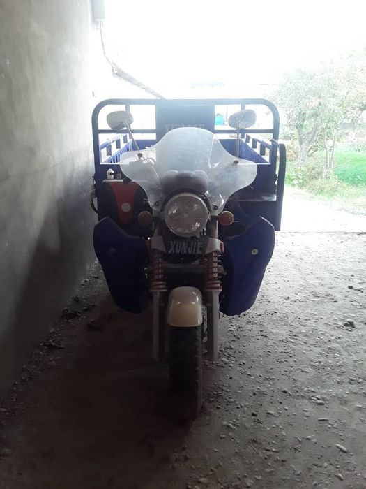 Xunjie yangi turibdi