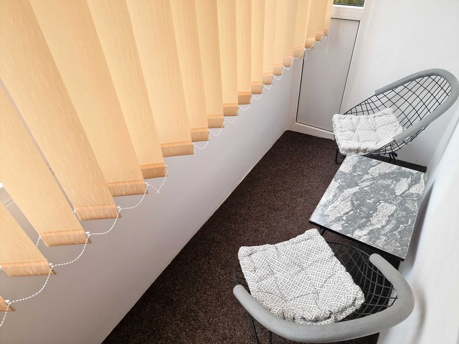 Inchiriez apartament cu 2 camere in Campina, renovat, central