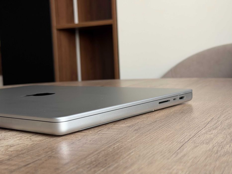 MacBook Pro 16 M2 Pro 16/512, в идеальном состоянии