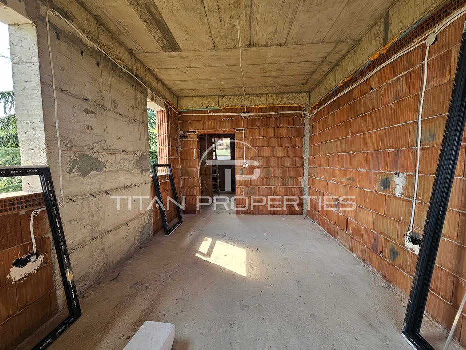 Двуетажна къща в Марково