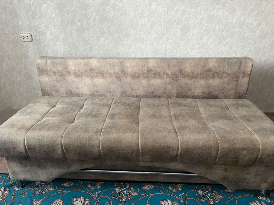 Продам диван бежевый