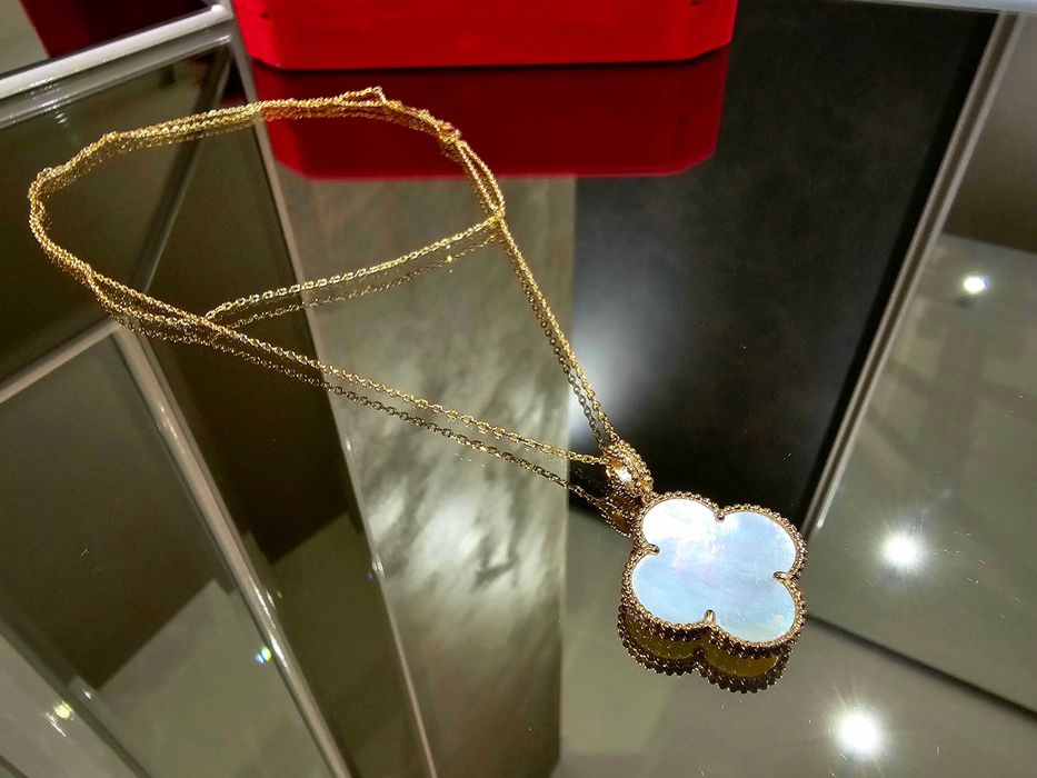 Van Cleef & Arpels VCA Rose Mother Long Magic Alhambra Дамско Колие