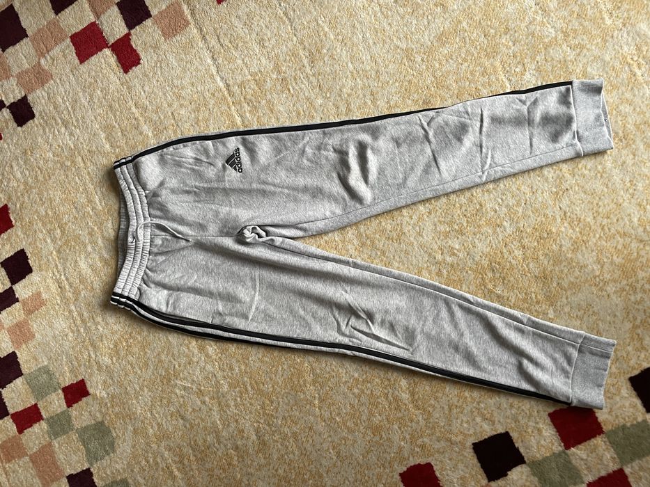 Vand pantaloni trening Adidas
