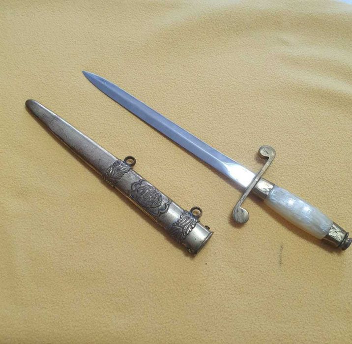 Stilet vintage de ofiter roman