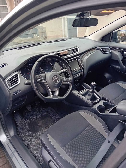 NISSAN QASHQAI 1.3 BENZINĂ, 140 CP, AN FABR. 2020, 77000 km.
