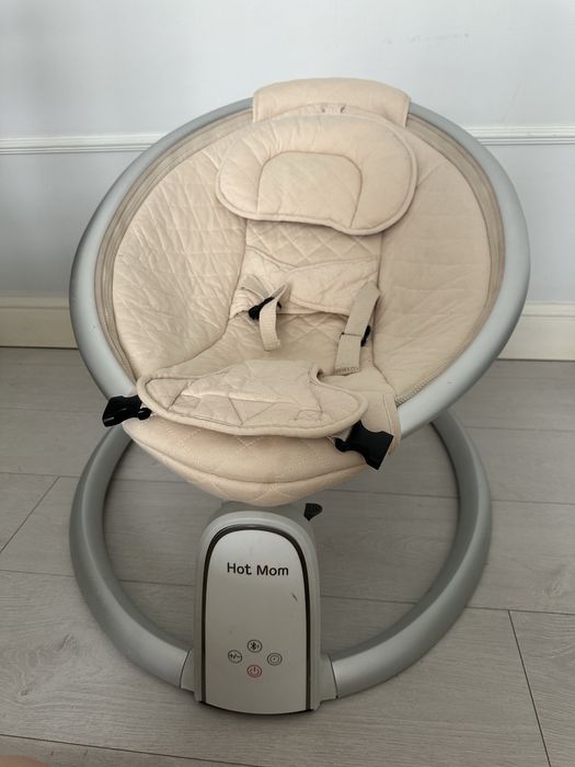 Шезлонг для укачивания младенца Hot Mom.