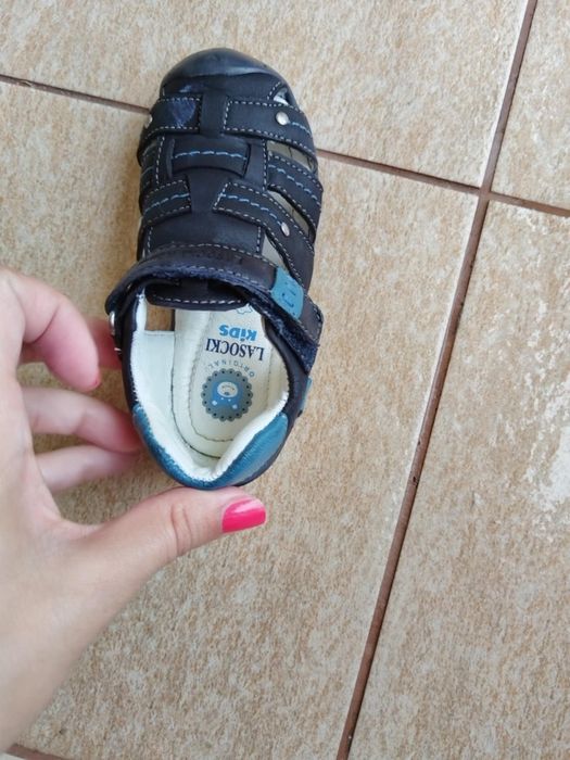 Сандали Лакоска за