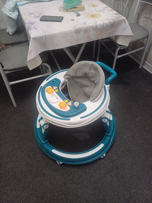 Продаётся фирменный ходунок Baby walker