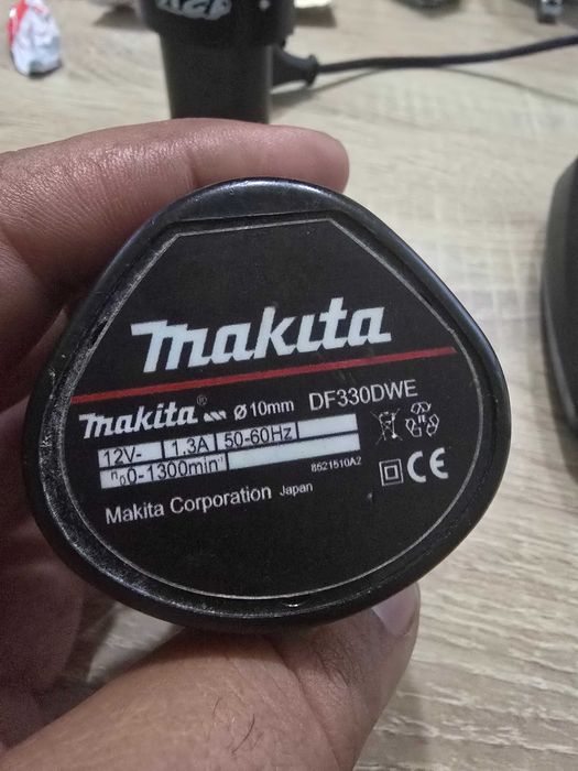2 броя батерия и зарядно makita