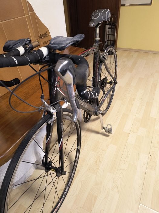 Bicicleta profesională de carbon