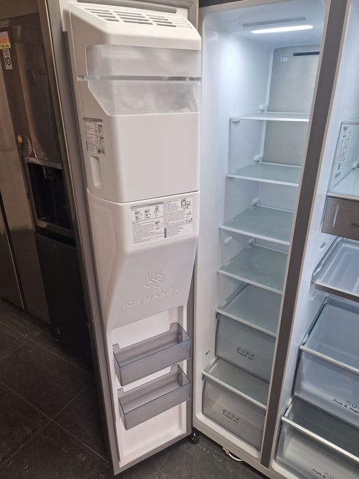 Хладилник Side By Side Hisense Inverter