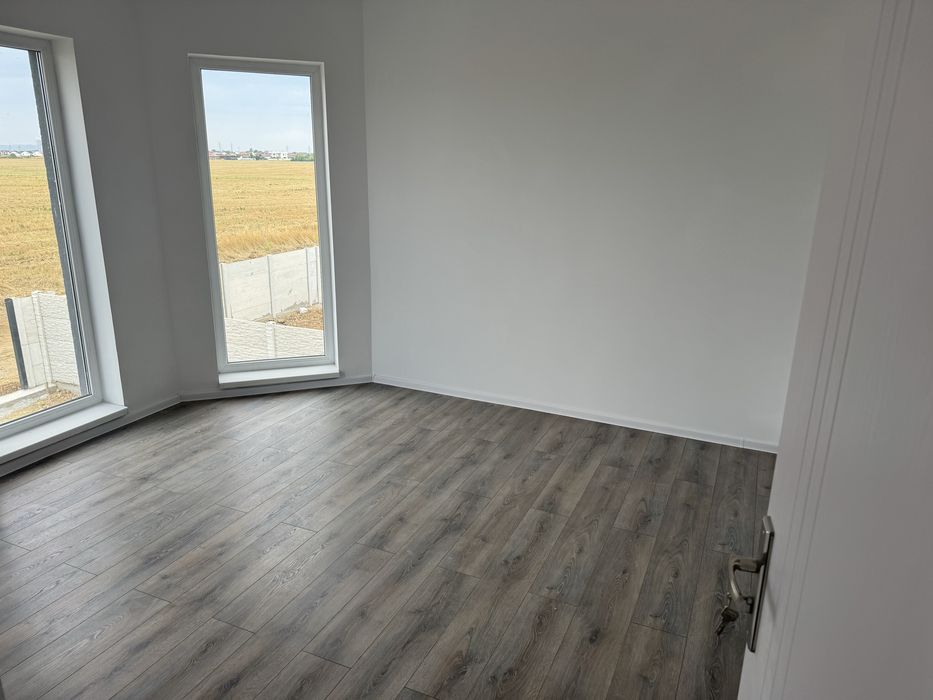 Vila Tancodrom parter +1 Etaj :3 dormitoare 2 bai living bucatarie nou