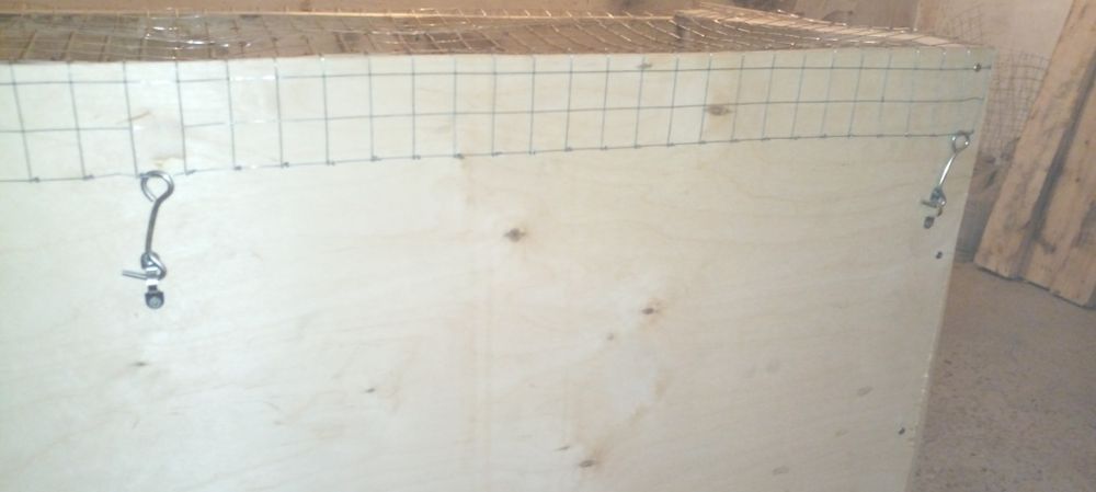 Ящик-вольер для питомцев ручной работы