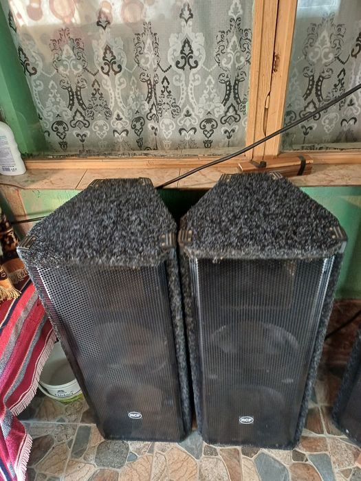 Boxe pe12nch rcf fbt behringer