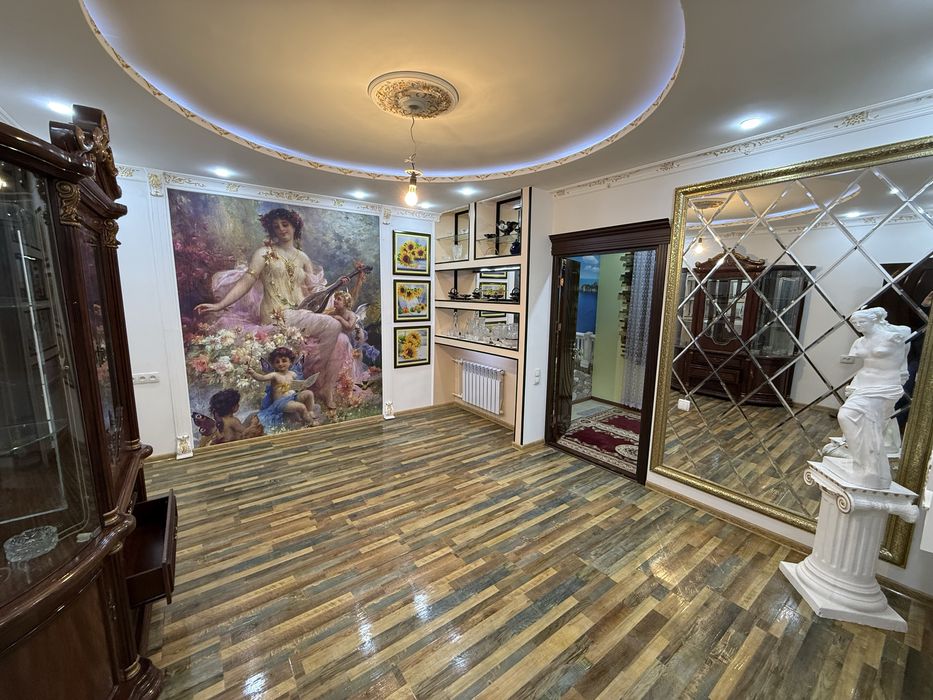 Продается 2х комнтная на метро Новза(Хамза)