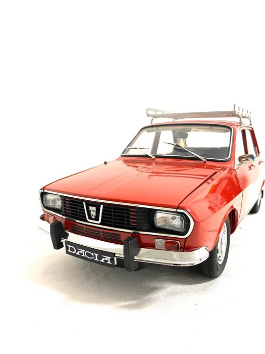 DACIA 1300 machetă auto scara 1:8 impecabilă construită
