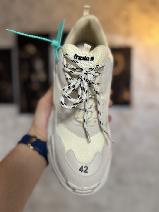 Adidasi Barbati Balenciaga Triple S Crem!