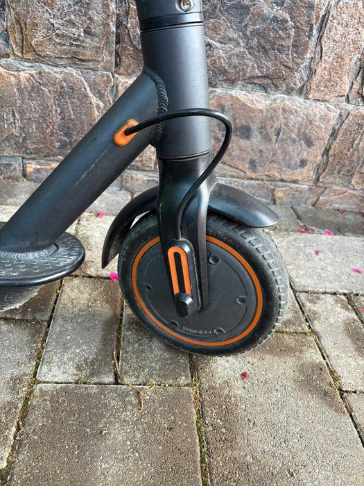 Trotinetă electrică E-Way E-350 – Anvelope Pline (Fără Pene), Stare Excelentă