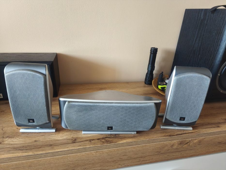 Тонколони - среда и две колони JBL