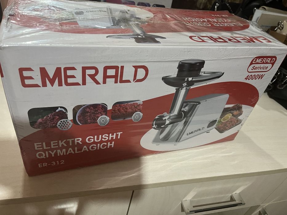 Мясорубка новая,от фирмы эмеральд