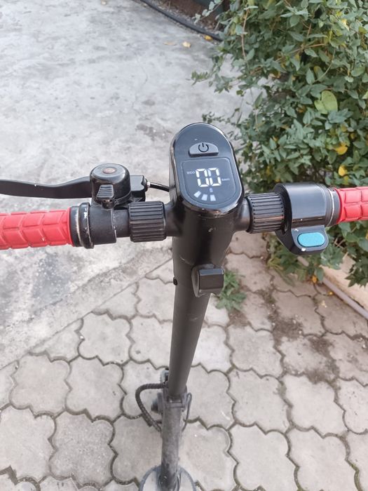 Vând trotineta electrica