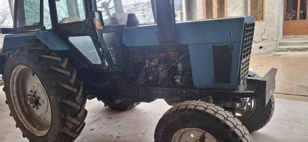 Мтз80 трактор арзонга берворамиз.хамма жойи ишлайди. Рули гедролика.