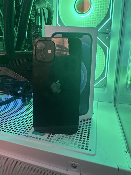 Продам Iphone 12