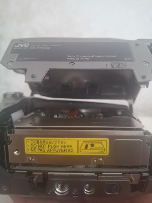 Видеокамера JVC GR-D750AS