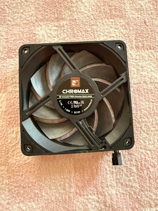 Noctua NF-A12x25 PWM + NA-FH1 hub