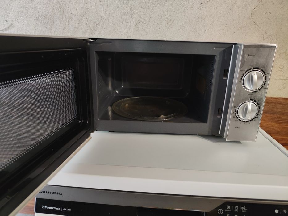 Микровълнова фурна Taurus Luxus Grill 20L – 700W + Grill 900W
