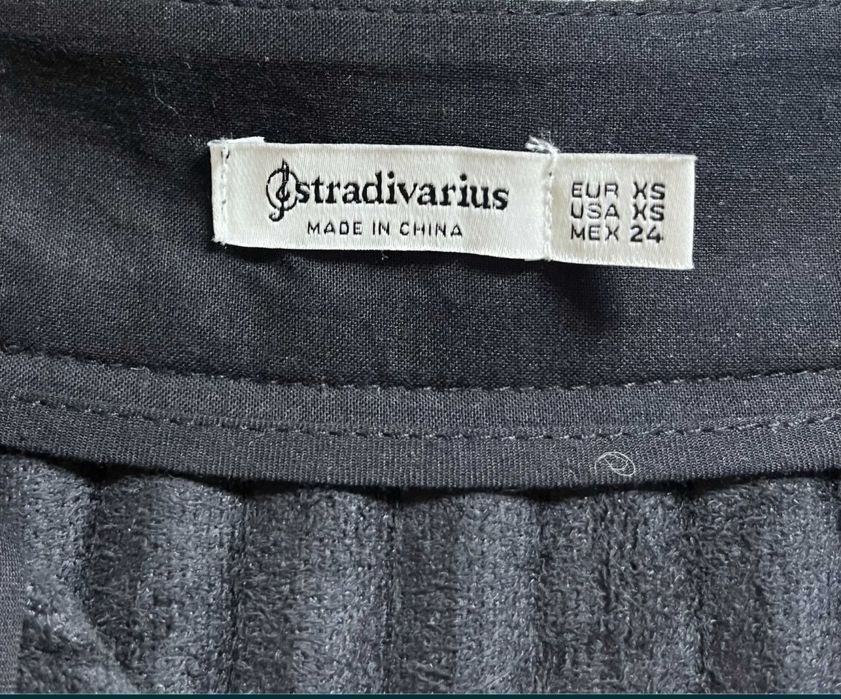 Нова плисирана кожена пола  "Stradivarius" "Страдивариус" XS размер