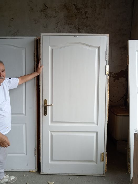 Продам двери  чисто дерево, с коробкой