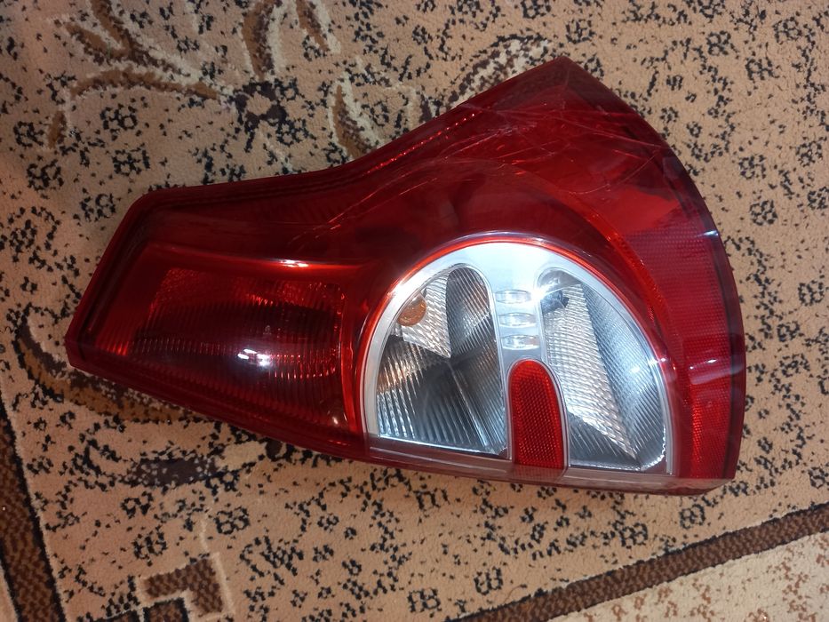 Фара на Рено Сандеро Степвей 1 го поколения 2013года правая задняя