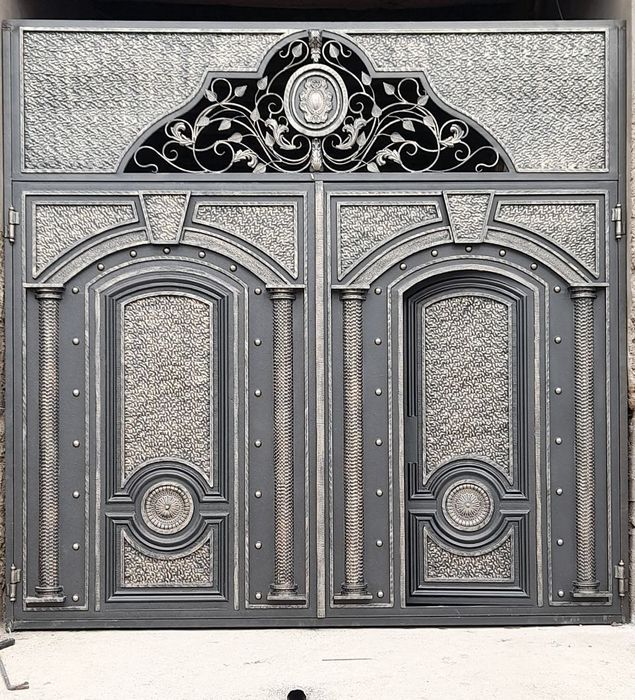 Darvoza restavratsiya qilamiz tamirlaymiz kiraskalash xizmati bor.