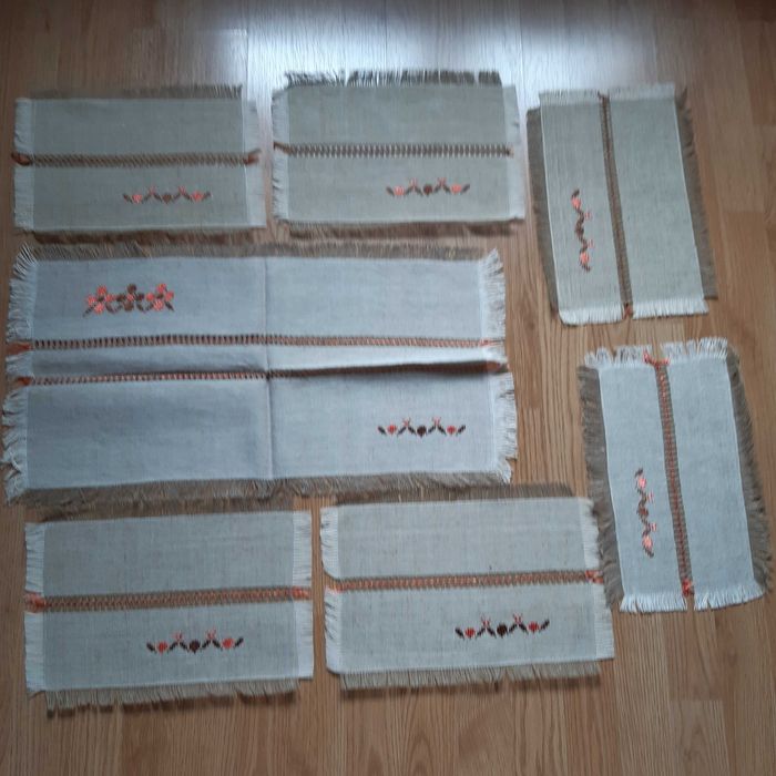 Ръчна бродерия - комплект за маса от 7 части