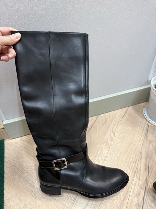 Продам зимние сапоги Basconi