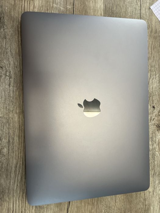 MacBook Air M1 8/256 GB Space Gray / АКБ 98% / Идеал