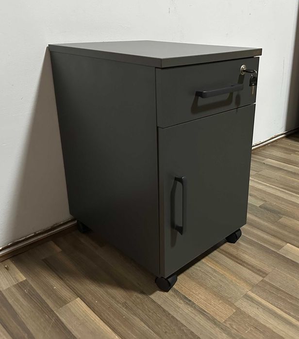 20 buc Rollbox pe rotile; Rollbox cu cheie; Mic Dulap cu usa si sertar