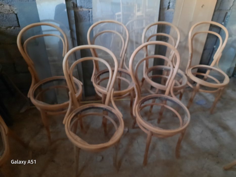 Антикварный овальный  стол.