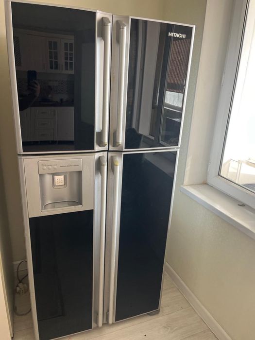 Холодильник большой