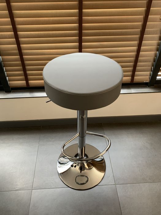 Бар Стол Киев  с 24м гаранция и безплатна доставка до офис