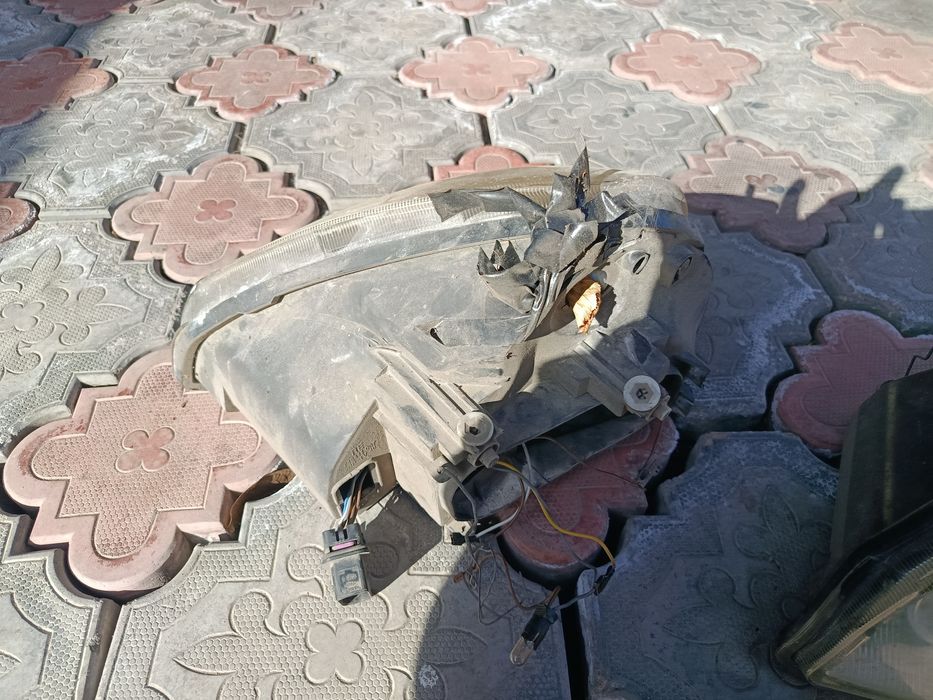 Передние фары на Lada Priora