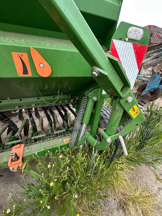 Semănătoarea păioase Amazone D9 4000 super 33 - an 2022 - second hand
