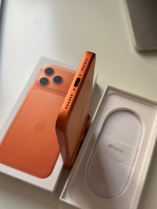 iPhone 17 Pro Max 256GB Cosmic Orange
